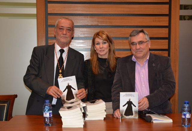 El ayuntamiento acoge la presentación del libro “Sacerdotes y Seminaristas de Campos del Río”