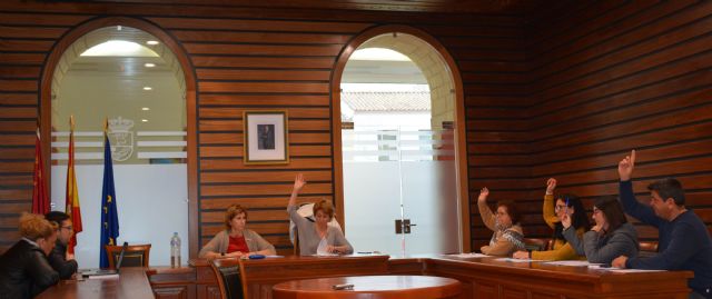 El Grupo Municipal Socialista aprueba licitar el nuevo contrato de suministro eléctrico que permitirá ahorrar 300.000 euros a los camperos y camperas
