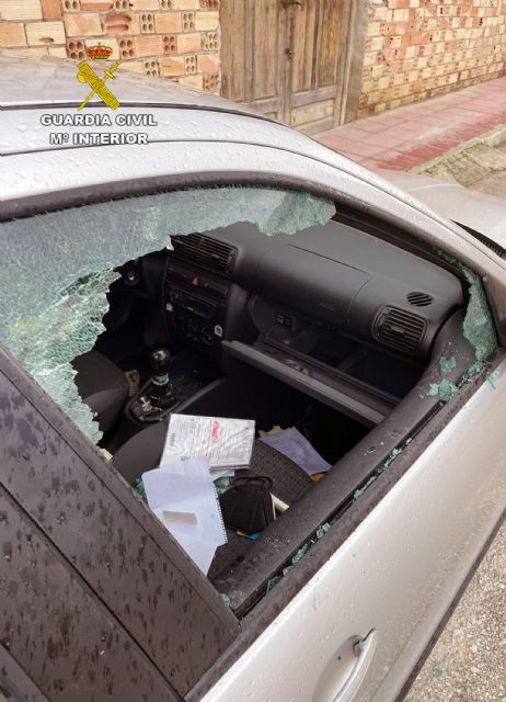 La Guardia Civil sorprende a un experimentado delincuente después de robar en siete coches