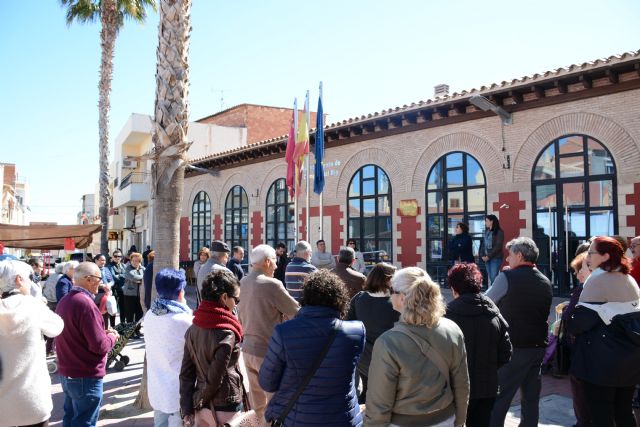 Medio centenar de camperos se concentraron ayer para apoyar las reivindicaciones de agricultores y regantes