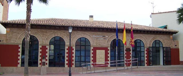 Campos del Río insta al Gobierno a ser vigilante frente a Halcón Foods, ejecutar la mejora de la RM-531 y limpiar los neumáticos del solar de La Llana