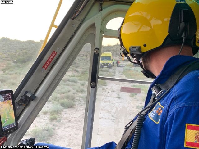 Trasladan al hospital a ciclista herido tras sufrir una caída en el camino de la Senda de Bin Laden en Campos del Río