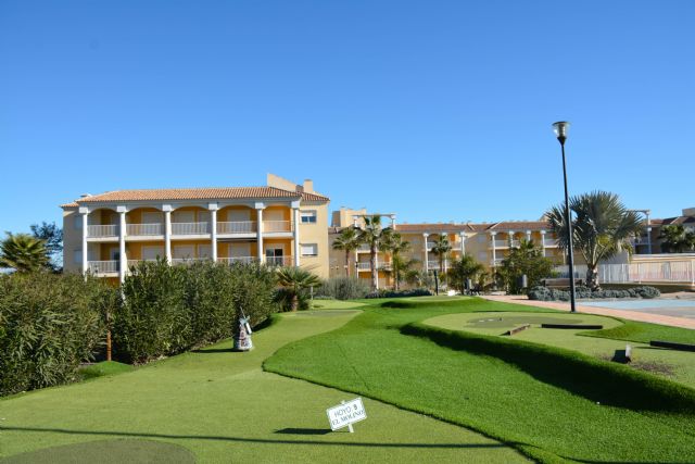 La alcaldesa de Campos del Río y la Consejera de Familia e Igualdad de Oportunidades visitan a los mayores de la residencia ‘Club de Campos’