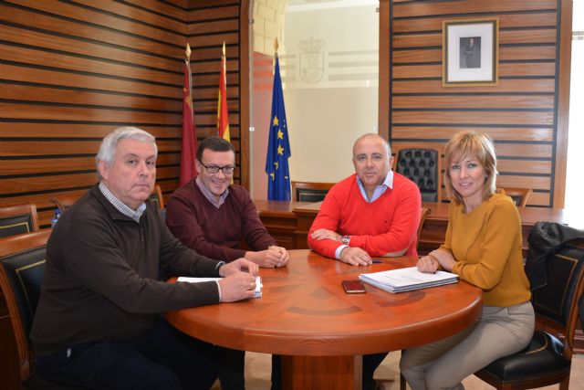 El director general de Administración Local visita Campos del Río para reunirse con su alcaldesa