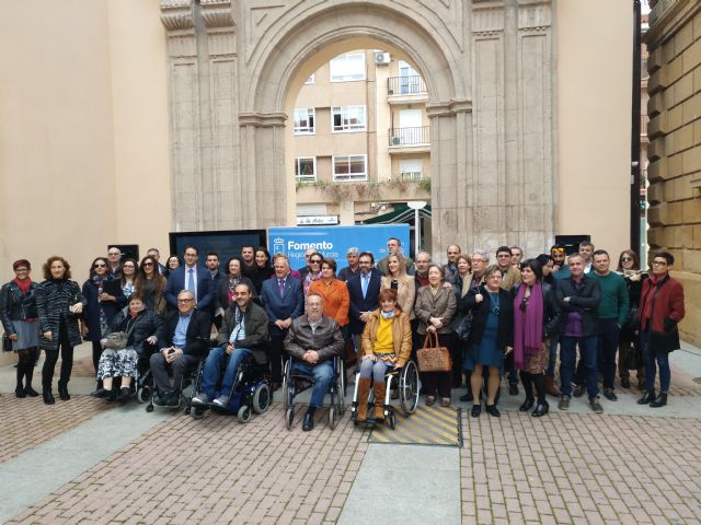 El Ayuntamiento optará a las ayudas de la Comunidad para fomentar la accesibilidad de los espacios públicos y transporte en Campos del Río