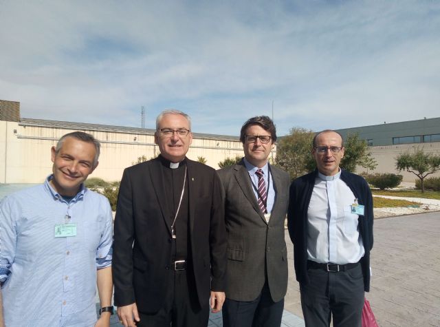 Mons. Chico confirma a 62 internos de la cárcel de Campos del Río