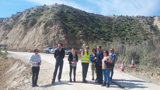 Visita a las obras en la carretera RM-B31, en Campos del Río