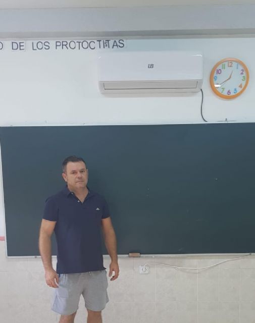 El Ayuntamiento invierte 4.000 euros en la adecuación, reparación y mantenimiento de las aulas del CEIP San Juan Bautista