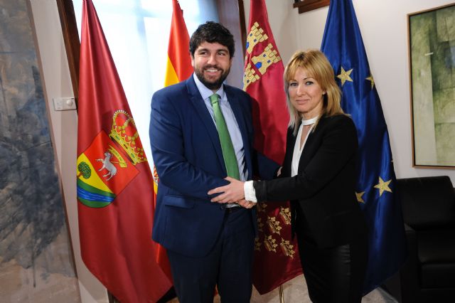 La alcaldesa de Campos del Río se reúne con el presidente López Miras