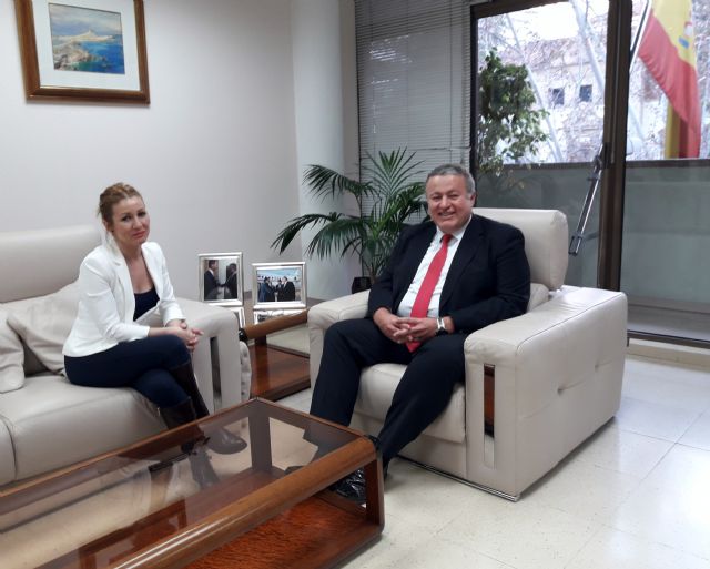 La alcaldesa de Campos del Río se reúne con el delegado del Gobierno en la Región de Murcia