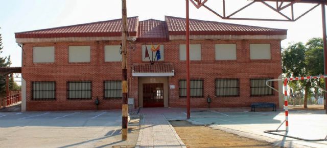 El PSOE de Campos del Río recuerda a la Dirección General de Centros de la Comunidad Autónoma la necesidad de retirar las placas de amianto en la cubierta del CEIP San Juan Bautista